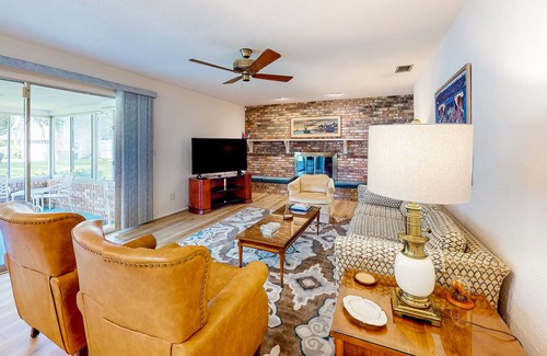 South Daytona Casa | Charming home with beach nearby, full kitchen, grill, central AC, & W/D
