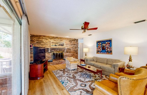 South Daytona Casa | Charming home with beach nearby, full kitchen, grill, central AC, & W/D