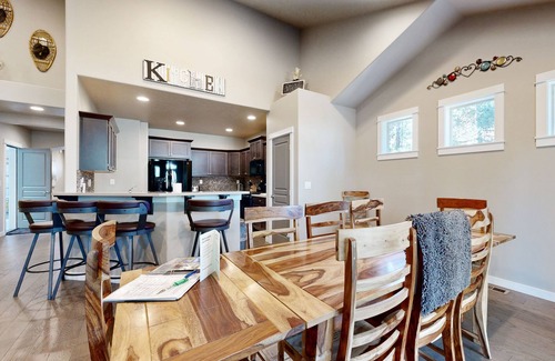 Deer Park Casa | Charming Home with a Private Hot Tub, SHARC Passes, Fast WiFi, and Central AC