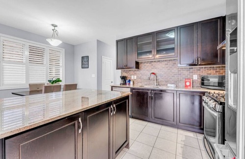 Brampton Casa | Charming Home with Airport and Toronto Nearby