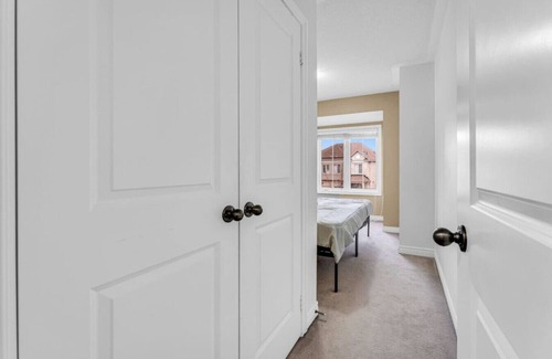 Brampton Casa | Charming Home with Airport and Toronto Nearby
