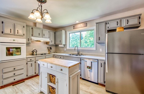 Alexander Casa | Charming home with fireplace, central AC, washer/dryer, & fast WiFi