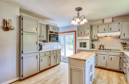 Alexander Casa | Charming home with fireplace, central AC, washer/dryer, & fast WiFi