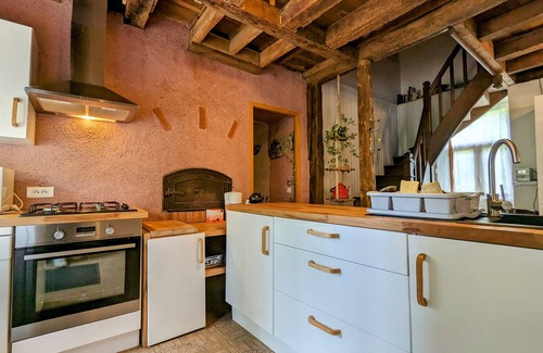 Le Menoux Cabaña | Casa encantadora con piscina climatizada, jardín privado y cerca de atracciones culturales