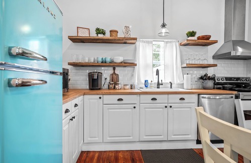 Thunderbolt Casa | Charming Home with King Bed Between Downtown & Beach