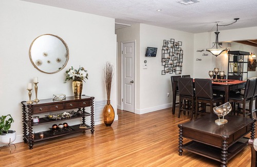 Westchester Casa | Charming Home with Private Pool in the Heart of Miami