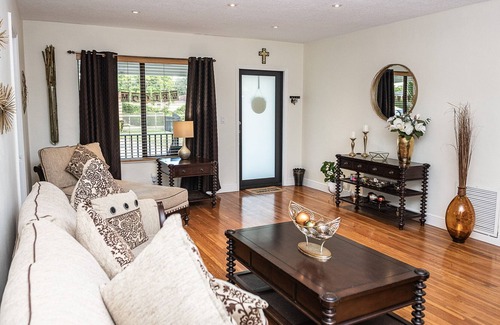 Westchester Casa | Charming Home with Private Pool in the Heart of Miami