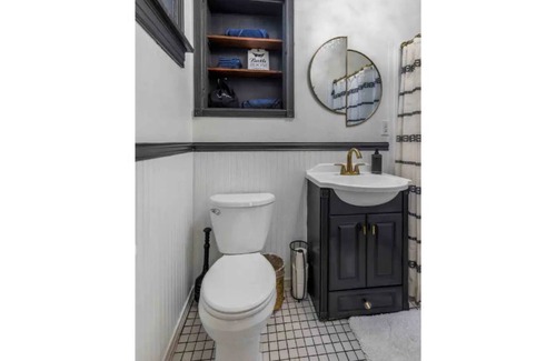 St. Louis Casa | Charming home with vintage vibes & unique features