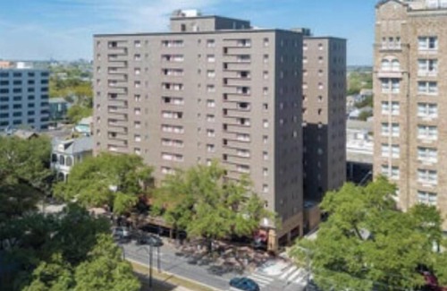 Lower Garden District Apartamento | Charming hotel suite with fitness room, WiFi in lovely New Orleans