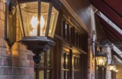 Lower Garden District Apartamento | Charming hotel suite with fitness room, WiFi in lovely New Orleans
