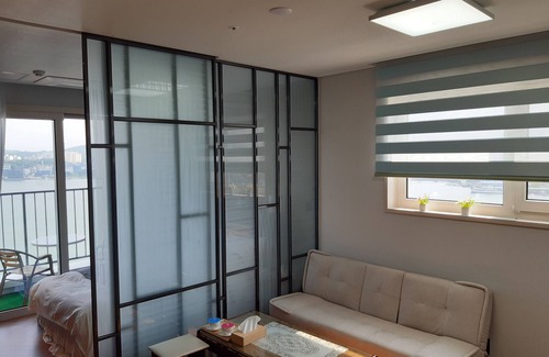 Sokcho Apartamento | Charming hotel suite in marvelous Sokcho-si with WiFi
