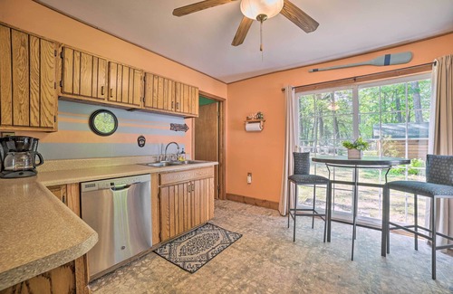 Prudenville Cabaña | Charming Houghton Lake Cottage w/ Backyard!
