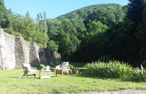 Durfort Casa | Casa con encanto y pequeño paraíso de vegetación.