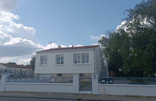 La Jarrie Casa | Entre mer et campagne-Casa-Familiar-Baño privado con bañera-Vista al Jardín