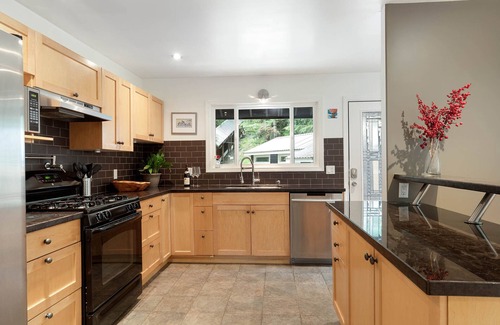 Brio Chalet De Esquí | New Listing Discount - Charming Ski Chalet Close to Everything 30+ days