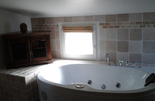 Lancon-Provence Otro | Encantadora casa, aire acondicionado, piscina climatizada y jacuzzi, centro del pueblo
