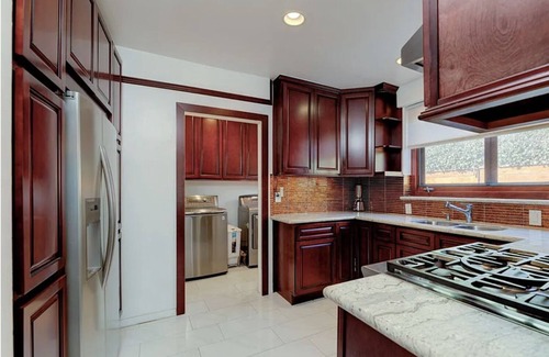 West Los Angeles Casa | Charming House Ideally Located in West Los Angeles.
