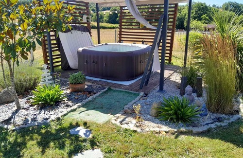 Villebret Casa | Charming house in a peaceful setting with access to a pond opposite