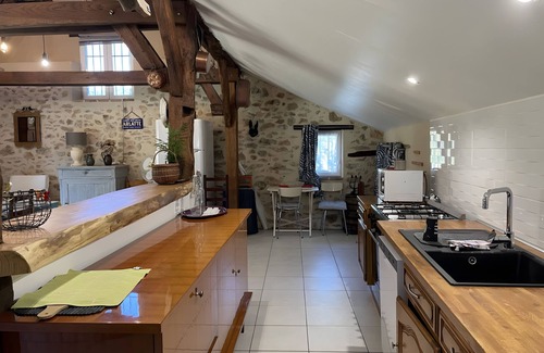 Bourgnac Casa | Casa Encantadora en Dordoña – Confort, Terraza y Proximidad al Bosque, Ideal para Familias y Grupos