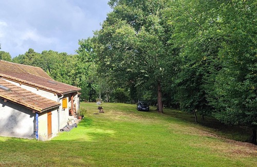 Bourgnac Casa | Casa Encantadora en Dordoña – Confort, Terraza y Proximidad al Bosque, Ideal para Familias y Grupos