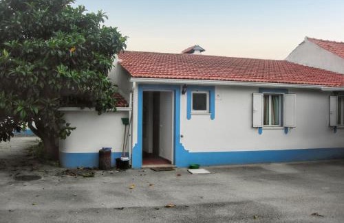 Burinhosa Casa | Charming House in Pataias with Shared Pool
