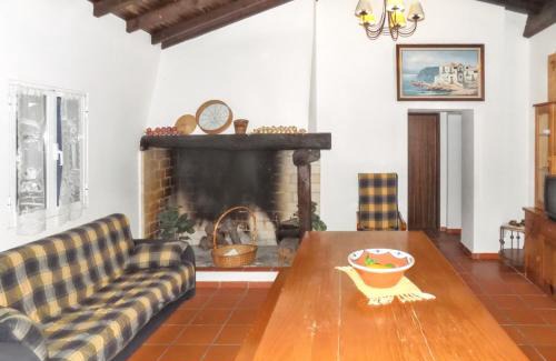 Burinhosa Casa | Charming House in Pataias with Shared Pool