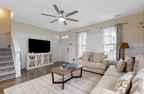 Myrtle Grove Casa | Charming house near the water with a large yard & firepit - dog-friendly
