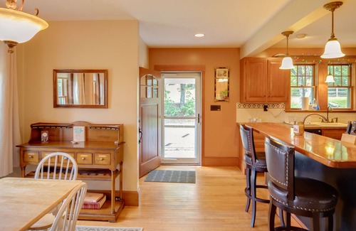 Bethlehem Cabaña | Charming House on Main Street! 3 Bed/3 Bath!