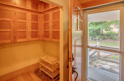 Bethlehem Cabaña | Charming House on Main Street! 3 Bed/3 Bath!