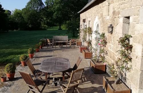 Ploubezre Casa | Charming house on the Manoir de Kerguéréon estate