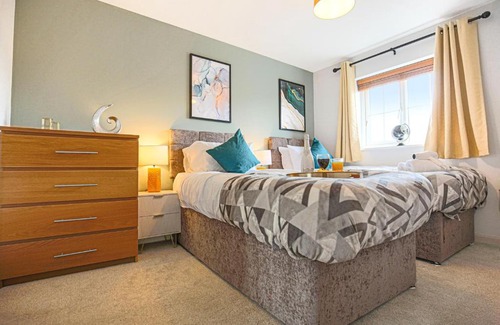 Milton Keynes Casa | Charming House - Sleeps up to 6 - Free Parking, Fast Wifi with Smart TV with Netflix by Yoko Property