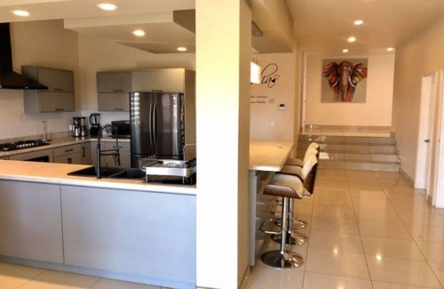Lomas de Valle Verde Casa | Charming House With Beautiful City View