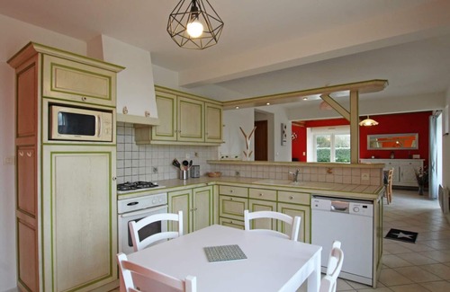 Ravenoville Cabaña | Casa independiente cerca de Utah Beach, 4 habitaciones, jardín privado, BBQ, WiFi