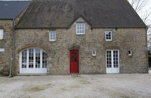 Ravenoville Cabaña | Casa independiente cerca de Utah Beach, 4 habitaciones, jardín privado, BBQ, WiFi