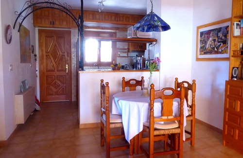 Bell Horizo Casa | Encantadora casa bien mantenida con jardín para 4 personas.