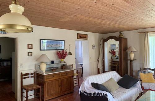 Ars-en-Re Casa | Charming house with garden near the port
