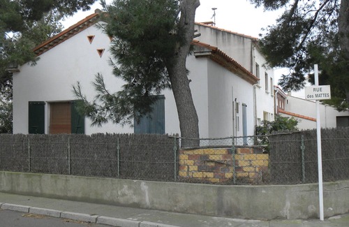 Leucate Villa | Encantadora casa con jardín, cerca de la playa y lejos del acantilado.