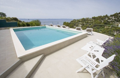 Krvavica Casa | Encantadora casa con piscina climatizada de gran tamaño