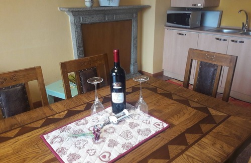 Pettenasco Apartamento | Encantadora casa con jardín cerca del romántico lago de 0rta, para 6 personas.