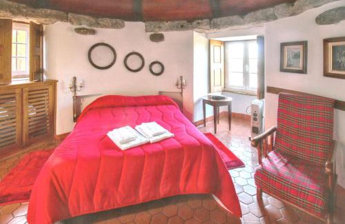 Sao Joao Batista Casa | Charming House with Shared Pool in Porto de Mós.