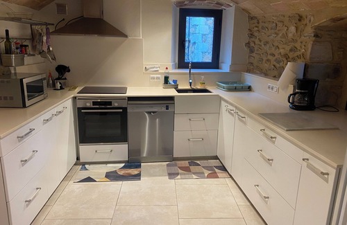Juia Casa | Charming house with swimming pool in the heart of a village 15 minutes from Girona.
