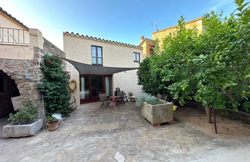 Juia Casa | Charming house with swimming pool in the heart of a village 15 minutes from Girona.