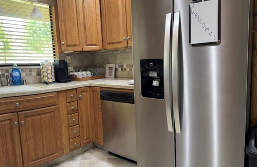 Bakersfield Casa | Charming house with Pool, AC, Heater and WiFi in beautiful Bakersfield