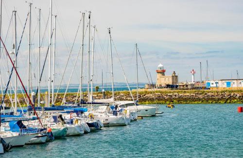 Sutton Cross Apartamento | Charming Howth Marina Retreat