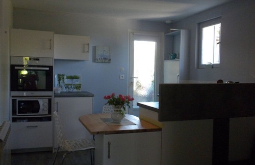 Pierrevert Apartamento | Charming independent studio with swimming pool.