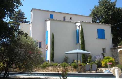 Pierrevert Apartamento | Charming independent studio with swimming pool.