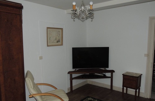 Commarin Casa | Charming individual house 170 m², enclosed garden, view of rolling Auxois hills.