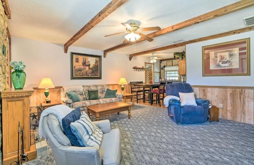 Ingram Casa | Charming Ingram Home with Yard and Furnished Patio!