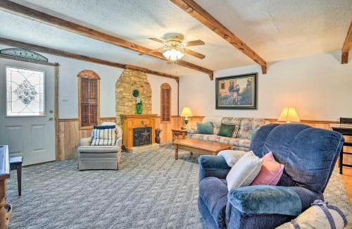 Ingram Casa | Charming Ingram Home with Yard and Furnished Patio!