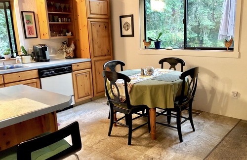 Shelton Casa | Chalet con Encanto en la Isla, Cocina Grande, Relájese, Silencioso entorno de bosque, Noches estrelladas